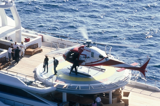 helicopter-yacht mega yacht with heli copter pad